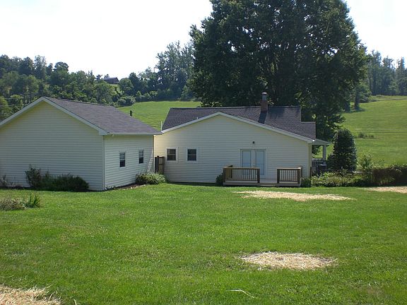 Detatched garage and back deck off Master bedroom