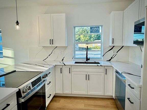 3rd image of 931 N J St #B