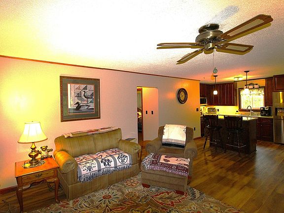 5th image of 130 Ivy Ln
