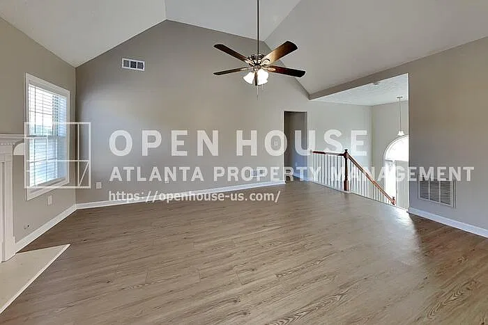 3 bed, 2.0 bath, 1823 sqft, $1,900 — Photo 4