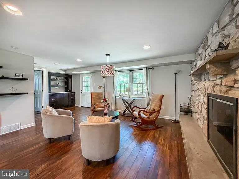 1168 Temple Dr — Photo 26