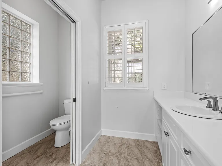 9510 NW 59th Ln — Photo 33