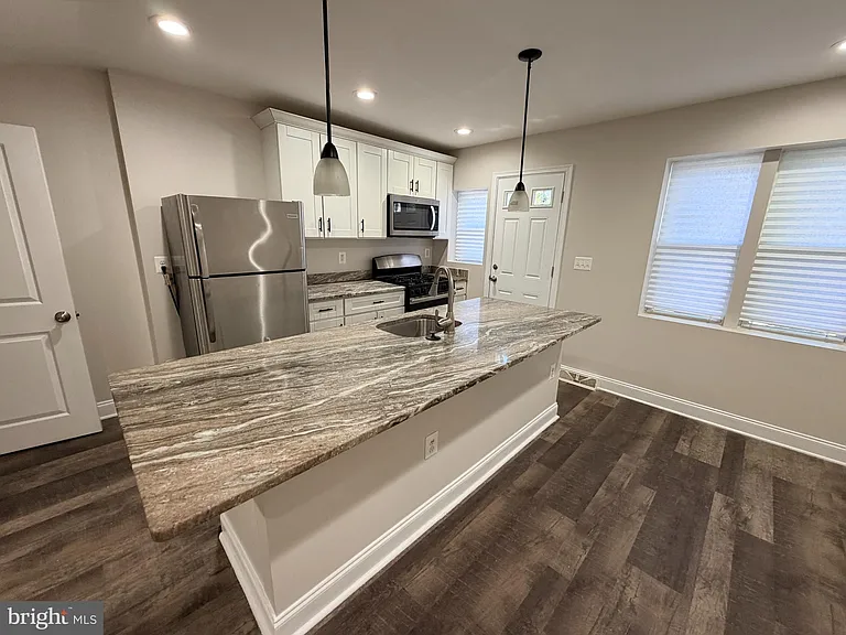 607 Cheraton Rd — Photo 4