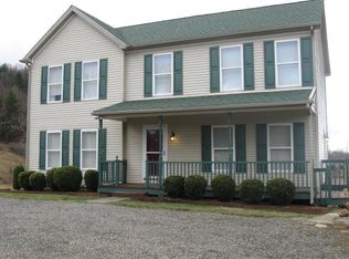 102 Greentree Ln, Galax, VA 24333