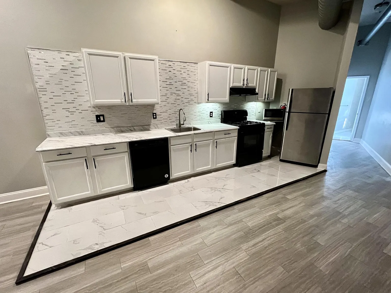 3255 Cresson St — Photo 1