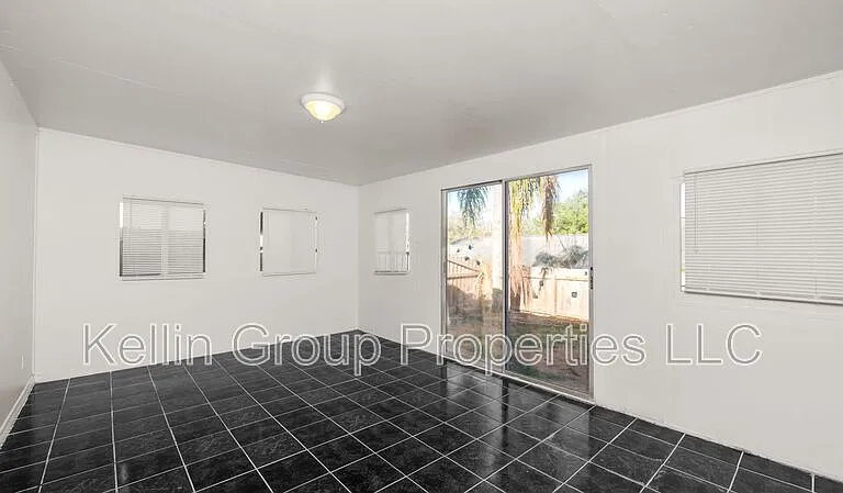303 Regal Park Dr — Photo 31
