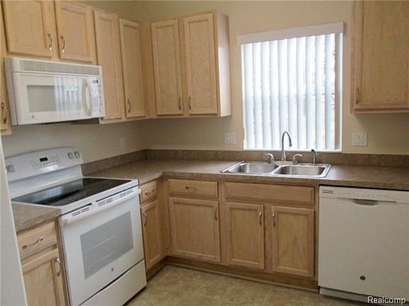 5th image of 2003 Monarch Dr