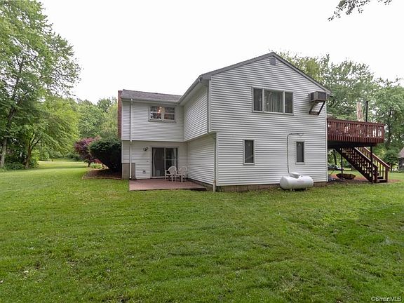 3rd image of 210 Carriage Dr
