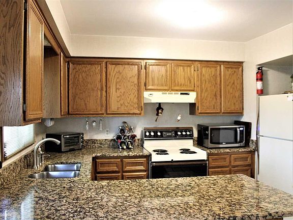 3rd image of 47856 Westbrook Ct
