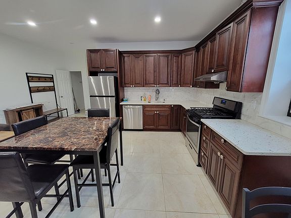 5th image of 934 Kings Hwy Floor 2