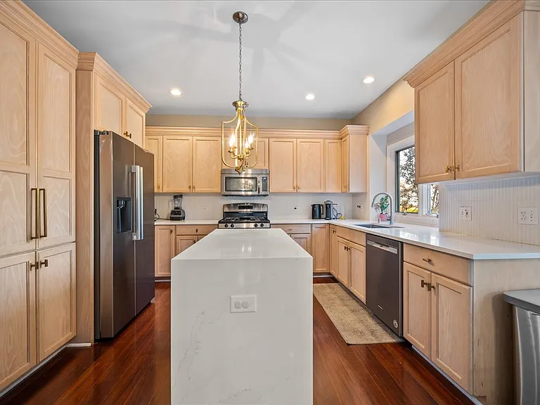 142 N Dixon Dr — Photo 14