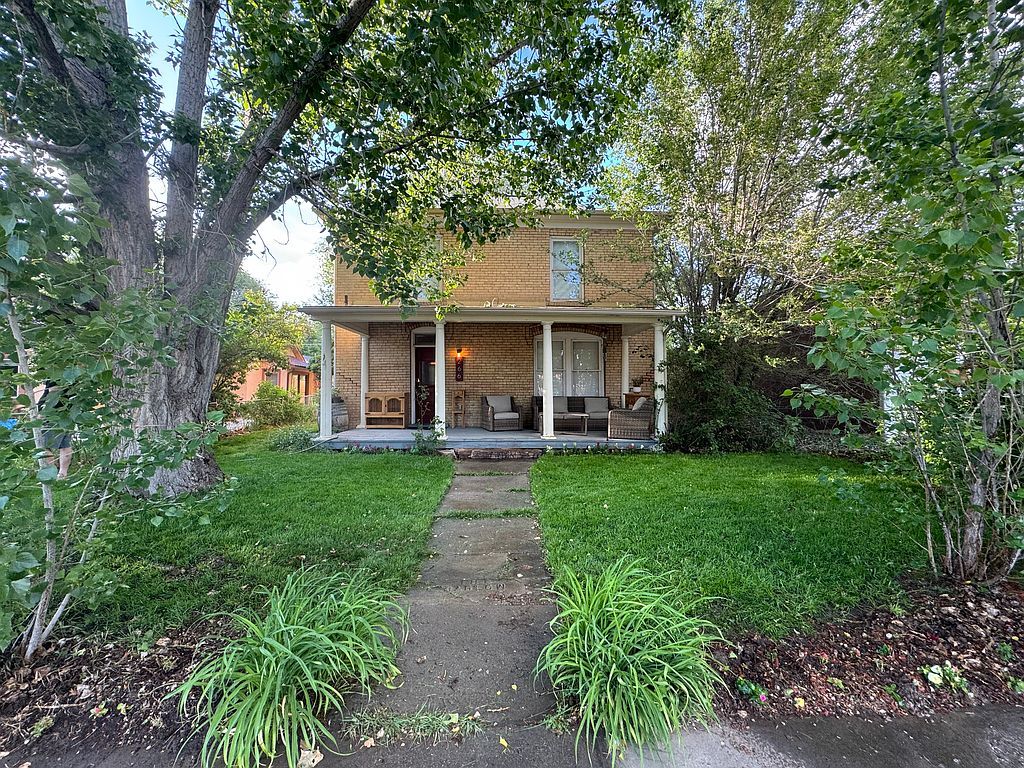 266 E Bridge St - Property Image