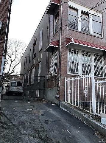 1st image of 908 E 223rd St