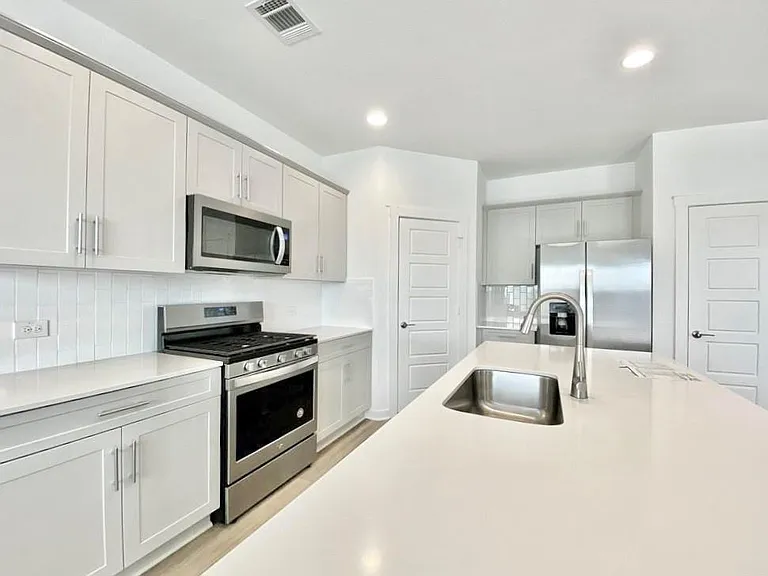 1837 Bonham Ln — Photo 8