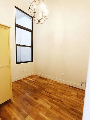 Rented by Manhattan Management LLC | media 37