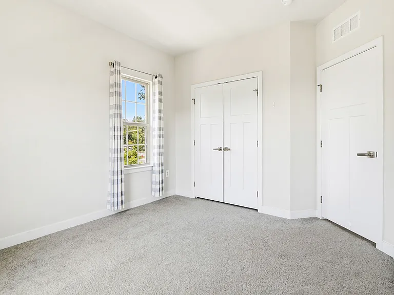 8015 Spring Arbor Dr — Photo 17
