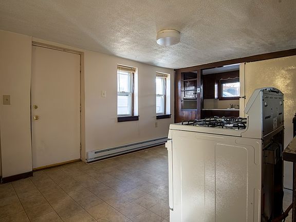 3rd image of 16 Roath St Floor 1