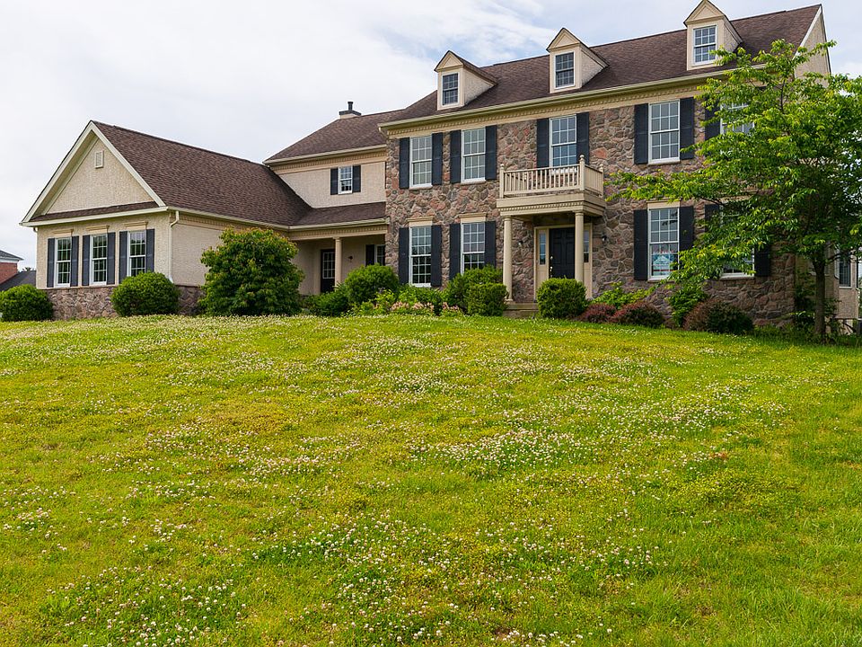 1st image of 106 Trotter Dr W