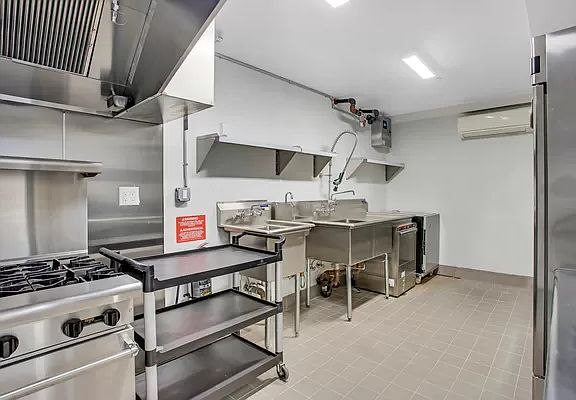 3rd image of 179 Suffolk St #Cf