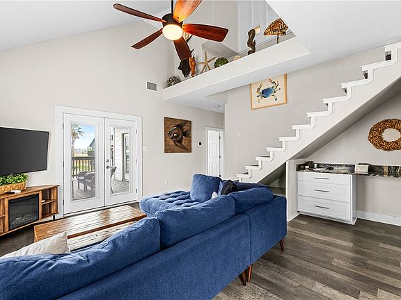 3rd image of 405 W Avenue C