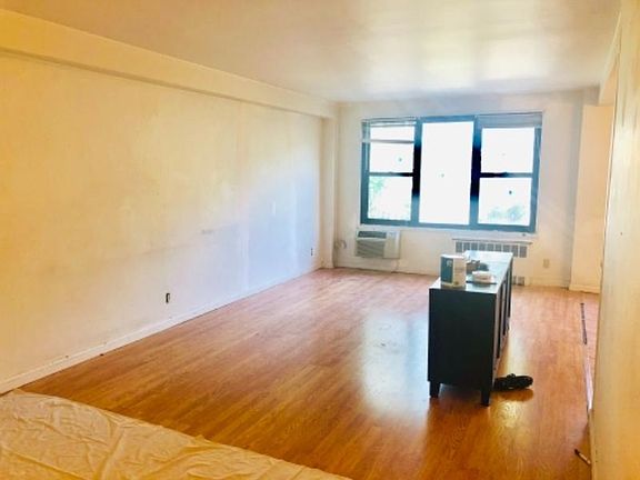 4th image of 44 Davis Ave