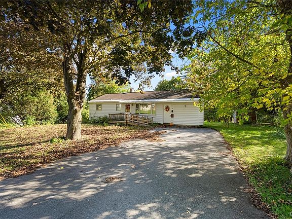 3rd image of 16 Buttonball Rd