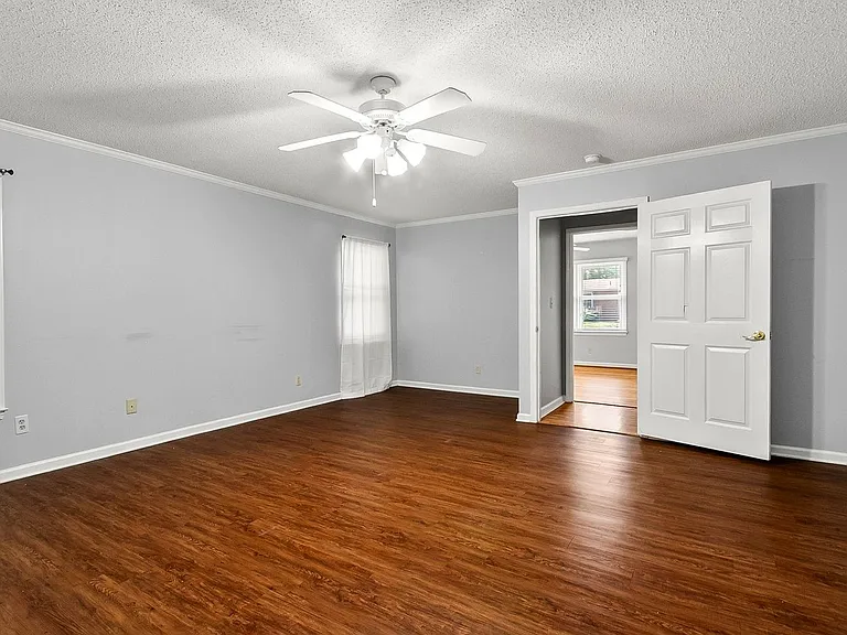 2496 Valley View Ln — Photo 22