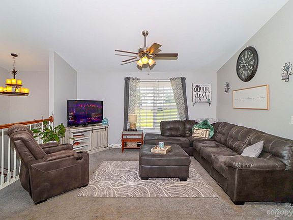 4th image of 101 Parkview Pl