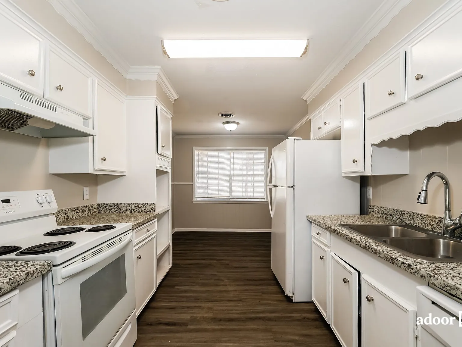 4 bed, 2.5 bath, 1947 sqft, $1,900 — Photo 4