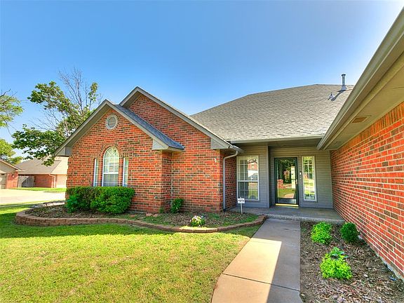 3rd image of 18120 Chestnut Oak Dr