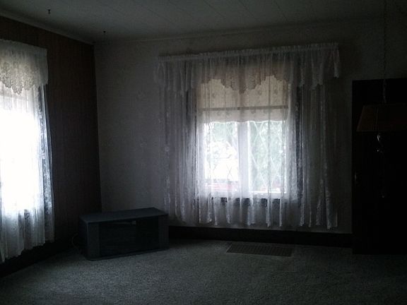 4th image of 912 1st Ave N