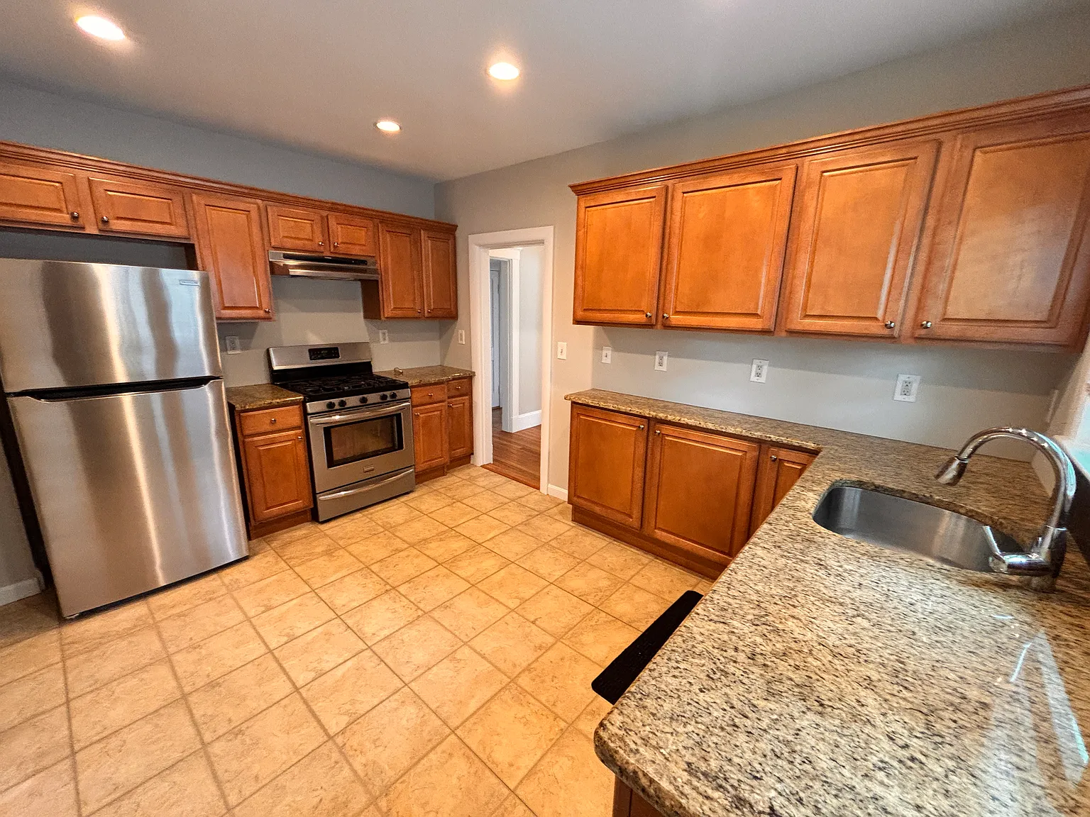 2 bed, 1220 sqft, $3,000 — Photo 1