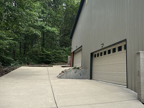 3rd image of 527 Hickory Ridge Rd