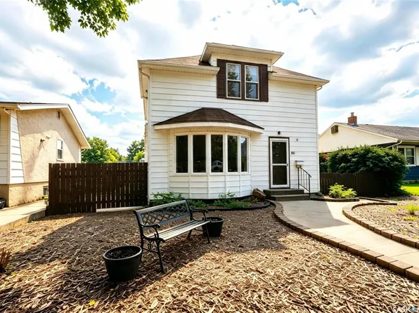 210 Hood STREET, Maple Creek, SK S0N 1N0
