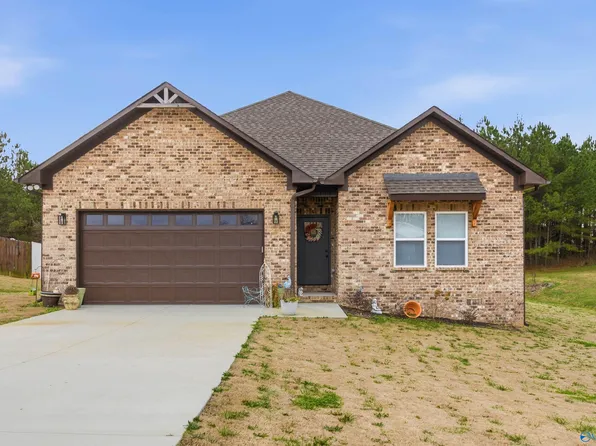 13 Kaylee Loop Rd, Hartselle, AL 35640