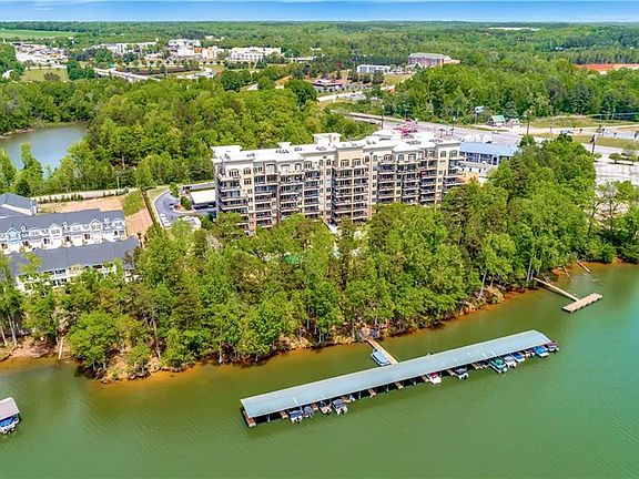 3rd image of 609 Watermarke Ln