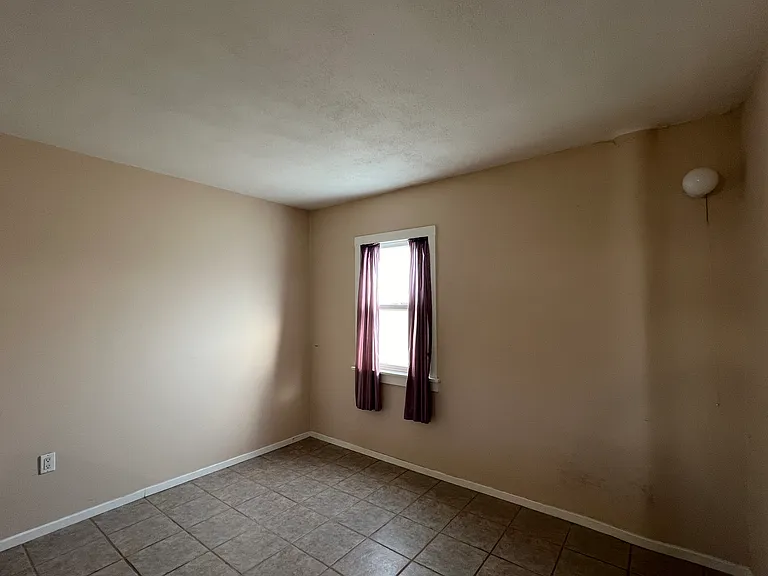 5575 1/2 Angelus Ave — Photo 7