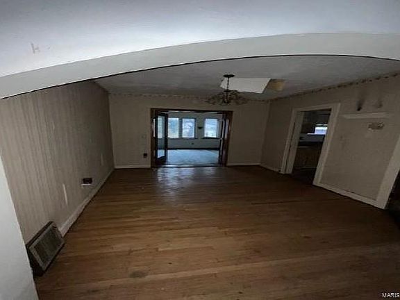 5th image of 2611 State St
