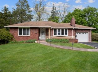 60 Mountain Ridge Dr, Wayne, NJ 07470