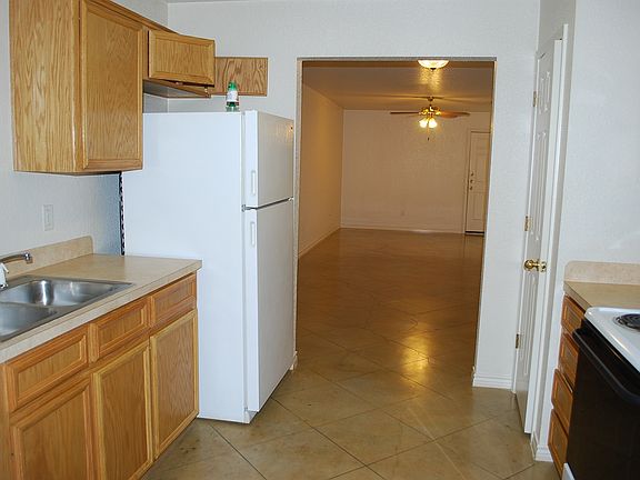 5th image of 923 Maplewood St Unit B