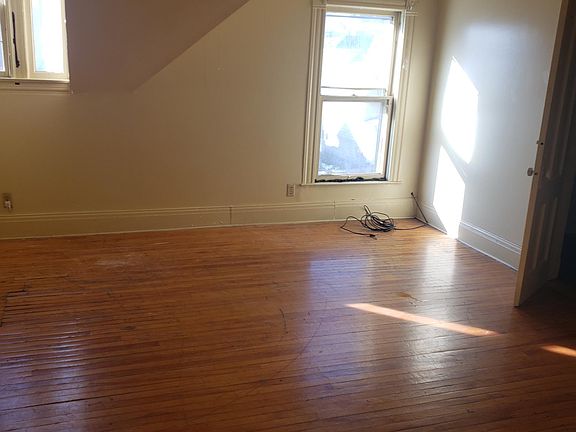 4th image of 1605 Midland Ave APT 7
