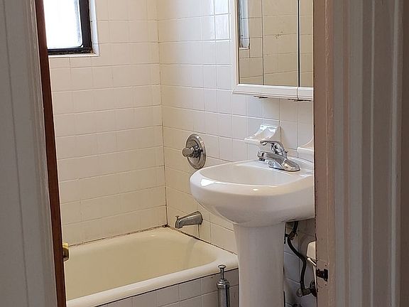 5th image of 3118 28th Ave APT 3R