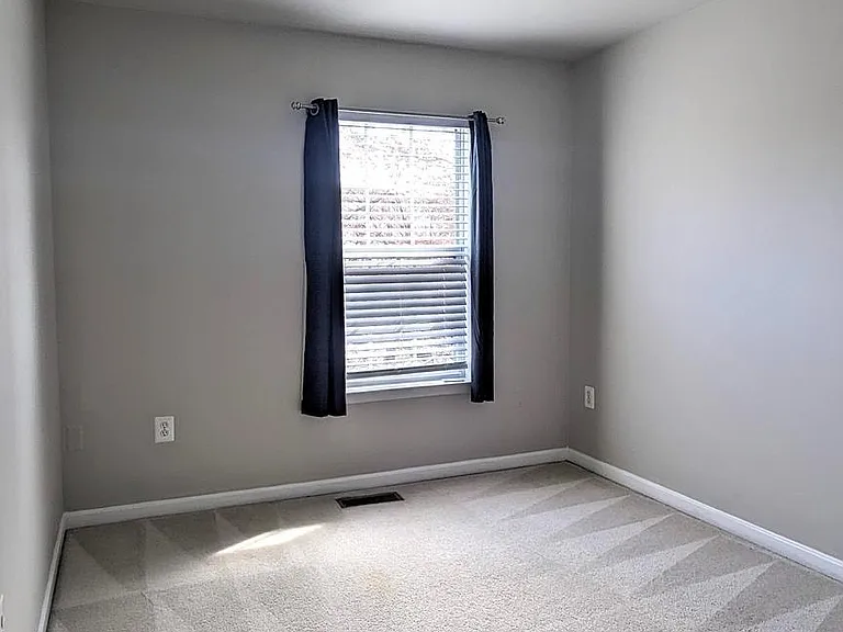 1009 Robin Hill Ter — Photo 8