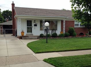 6417 Hawthorne St, Garden City, MI 48135