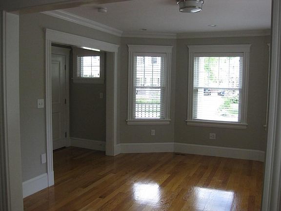 3rd image of 105 Harvard St Floor 1