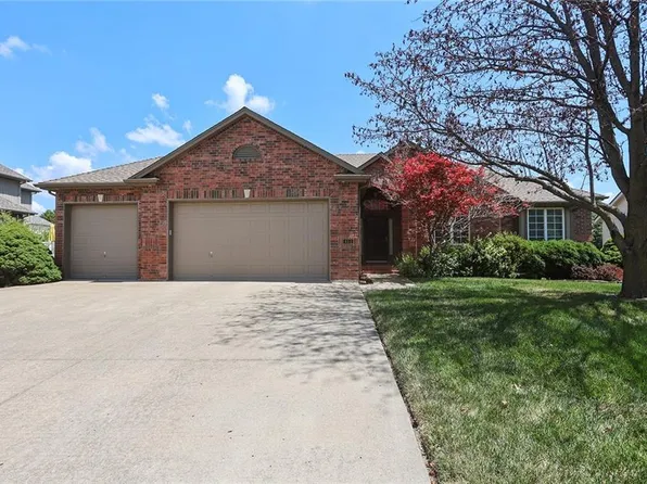413 SE Stillwater Dr, Lees Summit, MO 64063