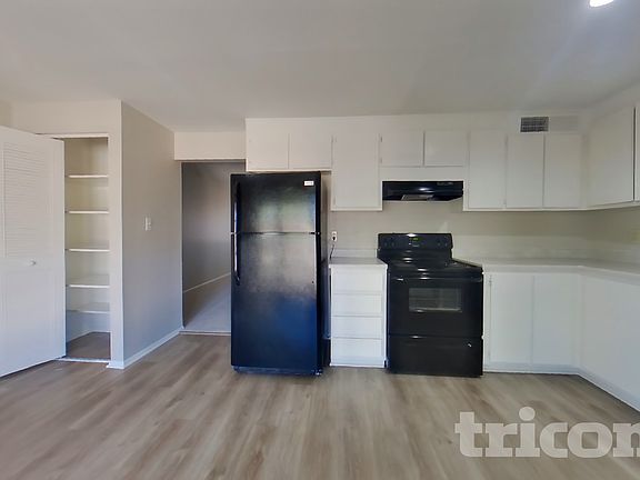 5th image of 13215 N 42nd St