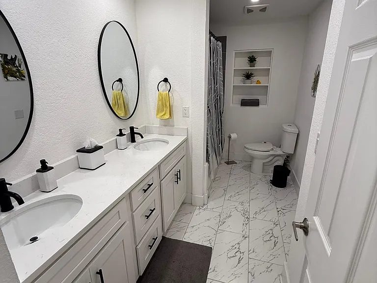 1319 Roscomare Ave — Photo 5