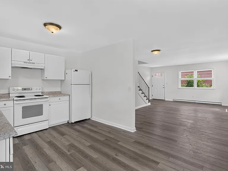351 Calvert St — Photo 5