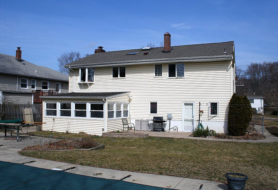 2nd image of 99 Broad St